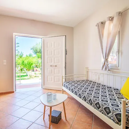 Holiday home Alavastros Maisonettes Near 3 Sandy Beaches